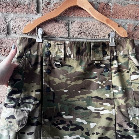 5.11 TACTICAL SERIES | Green pleated cargo belt loop camouflage wrap kilt - Picture 2 of 6